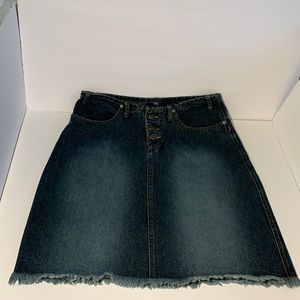 SO…GSJC Denim Skirt Raw Hem Two Pockets 3 Button Closure Size 11 Juniors